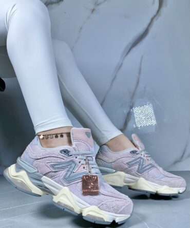 New Balance 9060 Rosa Claro
