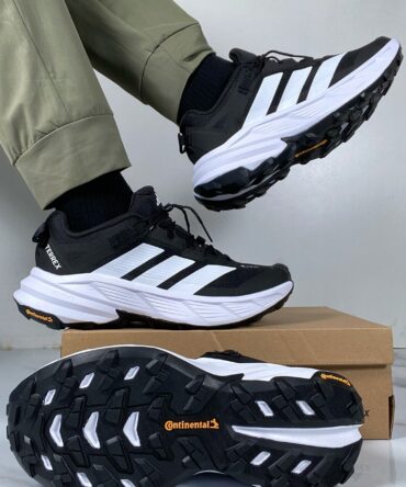 Terrex Freehike Negro Blanco
